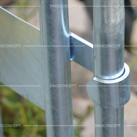 Crowd control barriers with flexible interlock system and 5 mm connectors for strong and stable linking